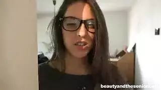 امرأة سمراء في سن المراهقة رائعتين تستعمل كس مثالية وردي مع دسار، على الكرسي. امرأة سمراء في سن المراهقة رائعتين تستعمل كس مثالية وردي مع دسار، على الكرسي.