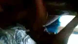 الفتاة العازلة تمسك ساقيها برفع عالياً وأصبحت بوسها الضيقة خبطت بقوة مع دسار. الفتاة العازلة تمسك ساقيها برفع عالياً وأصبحت بوسها الضيقة خبطت بقوة مع دسار.