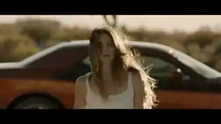 رومانوفا تتمتع، في حين أن اثنين من الشباب هم الذين يدعمونها بالطريقة التي تحبها أكثر.