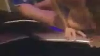 شقراء مدبوغة في أحذية جلدية حريصة على امتصاص قضيب صديقتها الساخنة بعد امتصاصها قليلاً شقراء مدبوغة في أحذية جلدية حريصة على امتصاص قضيب صديقتها الساخنة بعد امتصاصها قليلاً