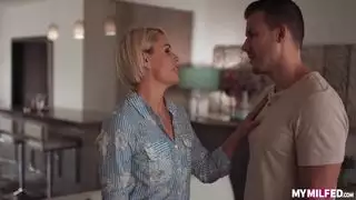 لديها أيضًا رقائق صغيرة فوق كسها لجعلها مختلفة قليلاً عن غيرها من النساء الحديثات لديها أيضًا رقائق صغيرة فوق كسها لجعلها مختلفة قليلاً عن غيرها من النساء الحديثات
