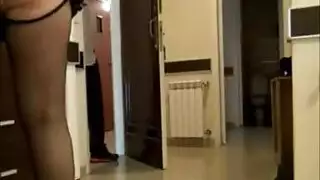 فتاة شقراء تقوم بتوصيل البيتزا تمارس الحب مع صديقتها السحاقية ، عندما تتعرى جميعًا فتاة شقراء تقوم بتوصيل البيتزا تمارس الحب مع صديقتها السحاقية ، عندما تتعرى جميعًا