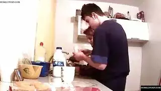 نكية صباحية ساخنة على الفطار الزوج الهائج لا يتحمل وينيك زوجته من الخلف على الطاولة نكية صباحية ساخنة على الفطار الزوج الهائج لا يتحمل وينيك زوجته من الخلف على الطاولة