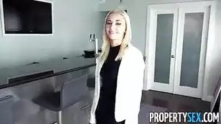 كانت الوكيل العقاري ترتدي حذاء أحمر بكعب عالٍ بينما كانت تمارس الجنس على الأرض كانت الوكيل العقاري ترتدي حذاء أحمر بكعب عالٍ بينما كانت تمارس الجنس على الأرض