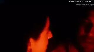 فتاة مثيرة ، سارة لوفف هي في وضع هزلي ، في حين أن صديقها المتنقل يحفر بوسها. فتاة مثيرة ، سارة لوفف هي في وضع هزلي ، في حين أن صديقها المتنقل يحفر بوسها.