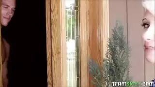 فتاة الساخنة في سن المراهقة يعطي الرأس ويلعب مع كس فتاة الساخنة في سن المراهقة يعطي الرأس ويلعب مع كس