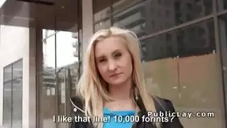 شقراء في سن المراهقة مارس الجنس في الفندق