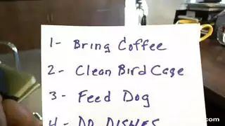 لديها الثدي كبير و تمتص لها بشكل جيد جدا و يريد الانتهاء عن طريق الفم