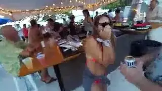 بعد الحزب، كما أنهيت للتو للخطأ وجولييت صنعت أشياء، تحولت جولييت إلى طرح العديد من الأسئلة وانتهت بها مع شاعر المليون ضخمة بعد الحزب، كما أنهيت للتو للخطأ وجولييت صنعت أشياء، تحولت جولييت إلى طرح العديد من الأسئلة وانتهت بها مع شاعر المليون ضخمة