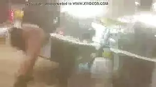 وقحة شقراء مثير يصرخ من المتعة بينما يحشق حبيبها الجديد بلطف شقها الناعم. وقحة شقراء مثير يصرخ من المتعة بينما يحشق حبيبها الجديد بلطف شقها الناعم.