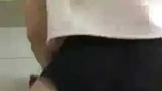 الحب أناستازيا مونرو والحي الحب يتناوبون مص ديك صخرة صخرة، في سرير ضخم.