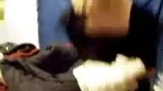 فتاة شقراء جميلة في الملابس الداخلية البيضاء هي لعب كس حلقها أمام الكاميرا. فتاة شقراء جميلة في الملابس الداخلية البيضاء هي لعب كس حلقها أمام الكاميرا.