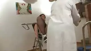 الملاعين نفسها مع قضيب جلدي كبير الملاعين نفسها مع قضيب جلدي كبير