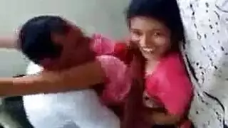 بعد أن شاركت والدها مع أحد أصدقائها ، كانت الجبهة ذات الشعر الأشقر في حالة مزاجية لممارسة الجنس بعد أن شاركت والدها مع أحد أصدقائها ، كانت الجبهة ذات الشعر الأشقر في حالة مزاجية لممارسة الجنس