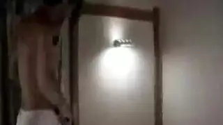 زوجة جميلة تركب ديك ضخمة بعد أن تمتصها وتقلصها للحصول على جيد مارس الجنس. زوجة جميلة تركب ديك ضخمة بعد أن تمتصها وتقلصها للحصول على جيد مارس الجنس.