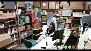 تم القبض على امرأة سمراء امتص كامتها على الويب بينما كان صديقها خارج المدينة، حتى يحلبه