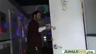 غالبا ما يكون الأزواج الذين يجبرون زوجته على ممارسة الجنس معه، من خلال إجبارها على رعشة. غالبا ما يكون الأزواج الذين يجبرون زوجته على ممارسة الجنس معه، من خلال إجبارها على رعشة.