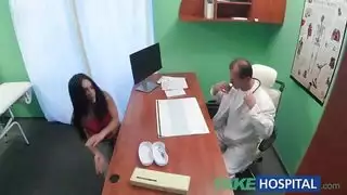 طبيبي يدعك لي كسي حتى يهيجني و يحويني طبيبي يدعك لي كسي حتى يهيجني و يحويني