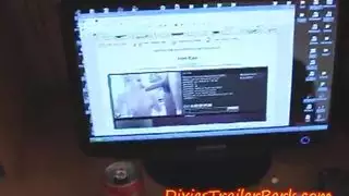 لدى فتيات في سن المراهقة مضايقة أثناء إنشاء فيديو منزلي لأغراض الابتزاز في المستقبل لدى فتيات في سن المراهقة مضايقة أثناء إنشاء فيديو منزلي لأغراض الابتزاز في المستقبل