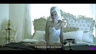 كانت المقابلة الوظيفية صعبة بعض الشيء ، لذا ربطت هذه الفتاة الرائعة من قبل رجلين كانت المقابلة الوظيفية صعبة بعض الشيء ، لذا ربطت هذه الفتاة الرائعة من قبل رجلين