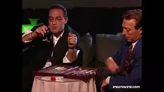 حفلة في النادي مع خلع ملابس الفتيات والفتيان وهناك اثنتين من المثليات في الحانة حفلة في النادي مع خلع ملابس الفتيات والفتيان وهناك اثنتين من المثليات في الحانة