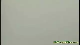 ماكر الروسية فاتنة هو مص الديك الثابت الصخور ، في حين الحصول على ديك كبيرة في المؤخرة