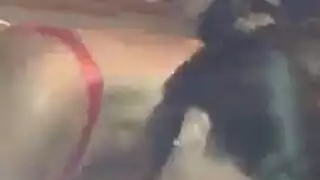 في حالة سكر راعية البقر ضربات الجميع في فالو القيام العربدة من شعر الدماء.