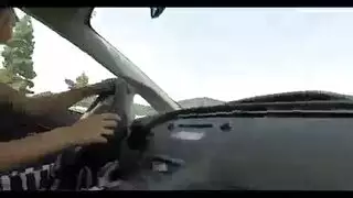 في سن المراهقة اليابانية تمتص أيضا كبير، الديك الأسود ، بينما كان يحاول ركوب.