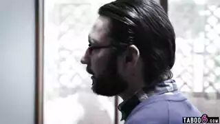 عندما تأتي إلى المدينة للالتحاق بالجامعة ، تدفع تكاليف الإقامة عن طريق ممارسة الجنس مقابل المال عندما تأتي إلى المدينة للالتحاق بالجامعة ، تدفع تكاليف الإقامة عن طريق ممارسة الجنس مقابل المال