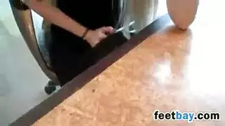 شقراء في النايلون أصابع ثقوبها مثل وقحة إلى بعض الرجل تحب