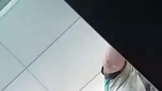 المعلم الناضج يغري الطالب الذي يذاكر كثيرا الأصغر سنا المعلم الناضج يغري الطالب الذي يذاكر كثيرا الأصغر سنا