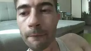 الرجل الوسيم هو وجود الثلاثي البرية البخارية مع الفتيات الذين يحبون أداة هائلة له.