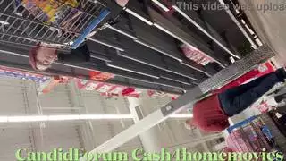 نظرة خاطفة على لباسها الضيق: امرأة حقيقية سميكة مع فات الحمار في ثونغ نظرة خاطفة على لباسها الضيق: امرأة حقيقية سميكة مع فات الحمار في ثونغ