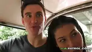 فاتنة آسيوية صغيرة ، دايزي مستيقظة طوال الليل تمارس الجنس مع جارها ، بينما يصور فيديو لها فاتنة آسيوية صغيرة ، دايزي مستيقظة طوال الليل تمارس الجنس مع جارها ، بينما يصور فيديو لها