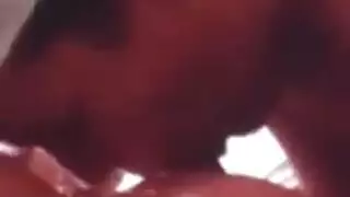 زوجة شقراء مفلس هي ممارسة الجنس البري مع رجل هو موظف زوجها الصالح. زوجة شقراء مفلس هي ممارسة الجنس البري مع رجل هو موظف زوجها الصالح.