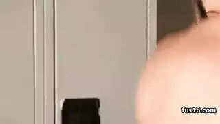 الطالبة المنيوكة تتلصص على الشاب العاري وتهيج على زبه وتمارس معه أحلى جنس في المدرسة الطالبة المنيوكة تتلصص على الشاب العاري وتهيج على زبه وتمارس معه أحلى جنس في المدرسة