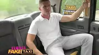 مارس الجنس من سائق الكابينة الطبيعية رجل عجوز قرنية، لأنه أعطاه المال لذلك مارس الجنس من سائق الكابينة الطبيعية رجل عجوز قرنية، لأنه أعطاه المال لذلك