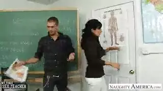 المعلم المشاغب هو جعل الحب مع طلابها مثليه، كل مرة في حين، في غرفتها الخاصة. المعلم المشاغب هو جعل الحب مع طلابها مثليه، كل مرة في حين، في غرفتها الخاصة.