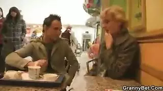 شاهد أفلام مجانية على ، حيث يمكنك أن تجد جميع أنواع الفتيات المثيرات المدخنات يمارسن الجنس بقوة وجيدة