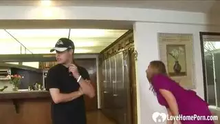 يحب فاتنة غريب أن يمارس الحب مع عشيقها ، من حين لآخر ، حتى كلاهما نائب الرئيس يحب فاتنة غريب أن يمارس الحب مع عشيقها ، من حين لآخر ، حتى كلاهما نائب الرئيس