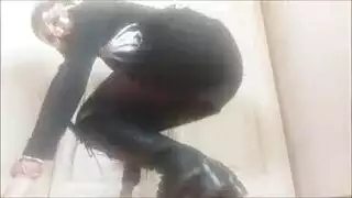 زوجة أب شقية تضحك على ابن زوجها و أصحابه و تنيكهم واجد واح وتغريهم بجسمها الساخن زوجة أب شقية تضحك على ابن زوجها و أصحابه و تنيكهم واجد واح وتغريهم بجسمها الساخن