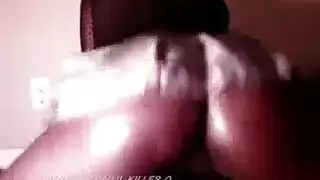 يدخل لها الزب بقوة في كسه المحلوق و هي تفتح له رجليها حتى ينيكها و يدلعا يدخل لها الزب بقوة في كسه المحلوق و هي تفتح له رجليها حتى ينيكها و يدلعا